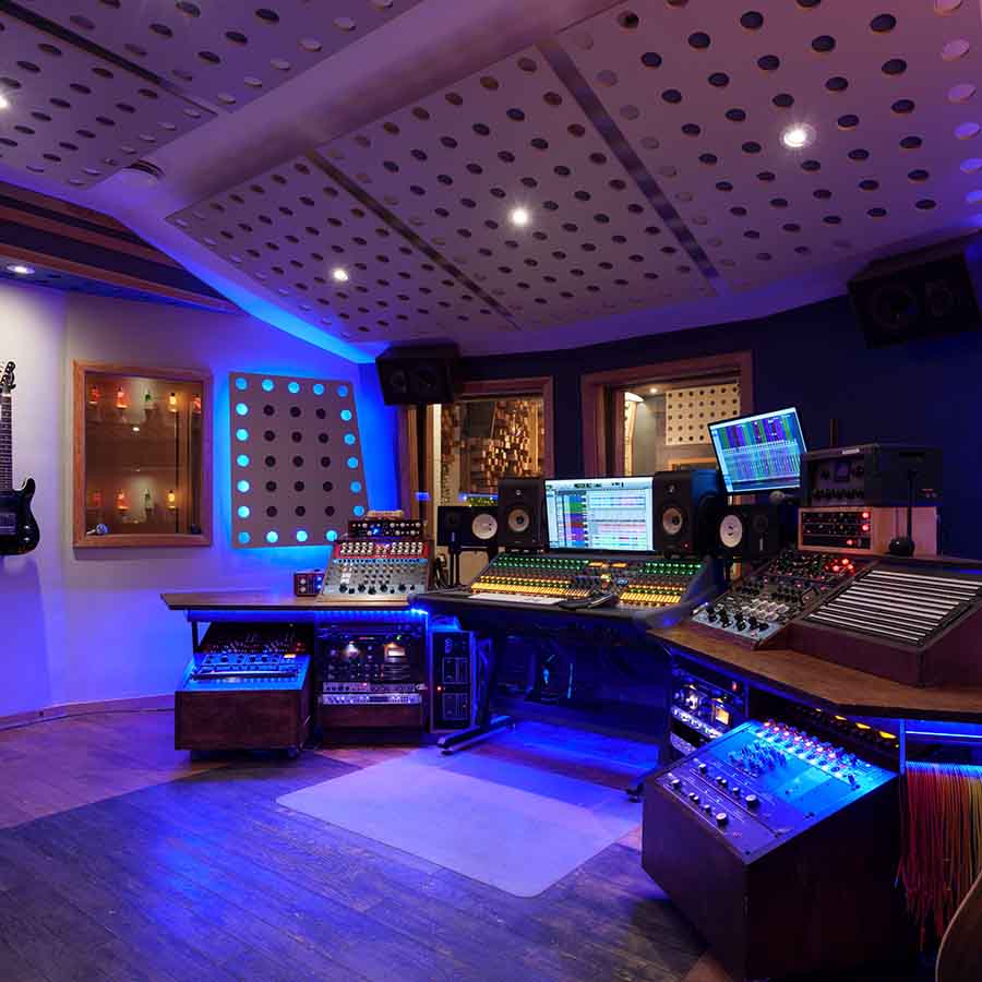 BlueLightStudio-interior-controlroom