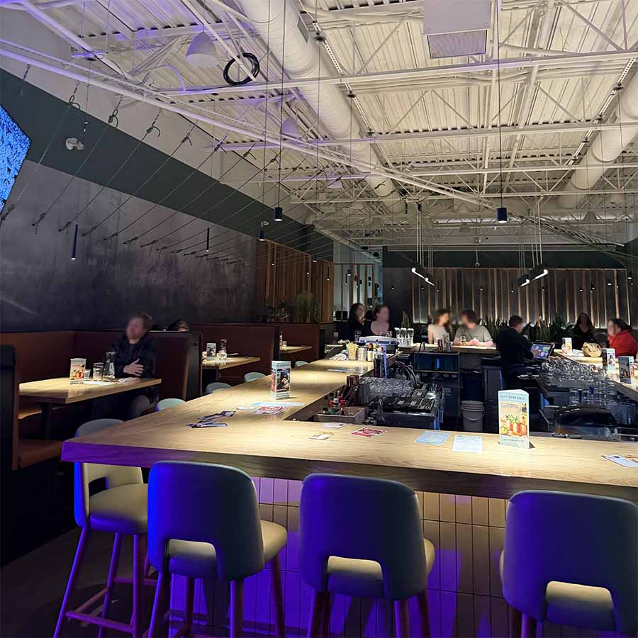 romers-lynn-valley-full-bar-from-front