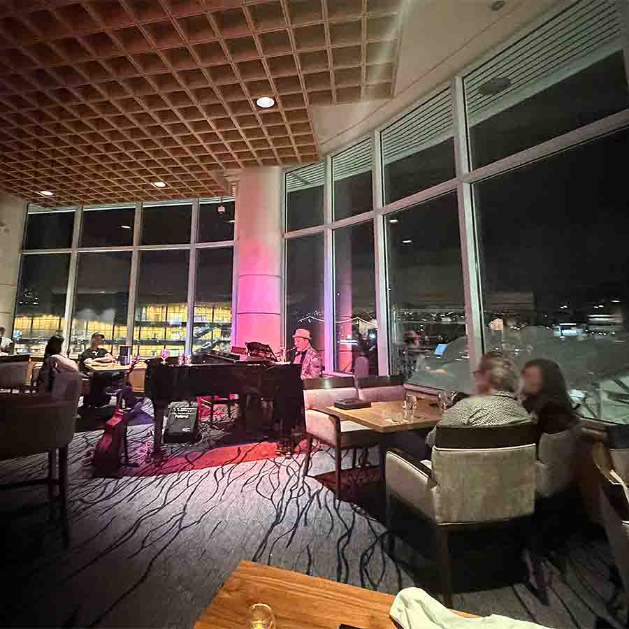 coal-harbour-bar-pan-pacific-interior-1